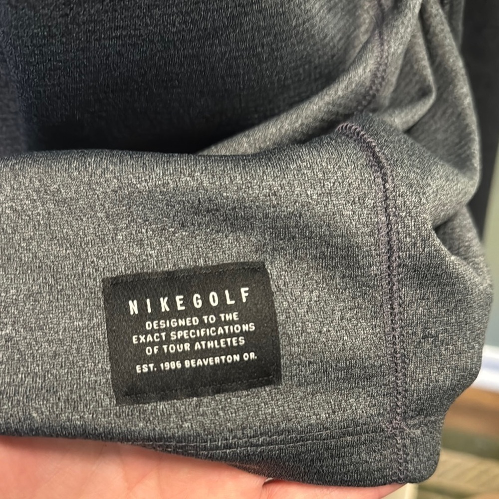 Men’s Nike Gray and Black Quarter-Zip Top - Picture 2 of 5